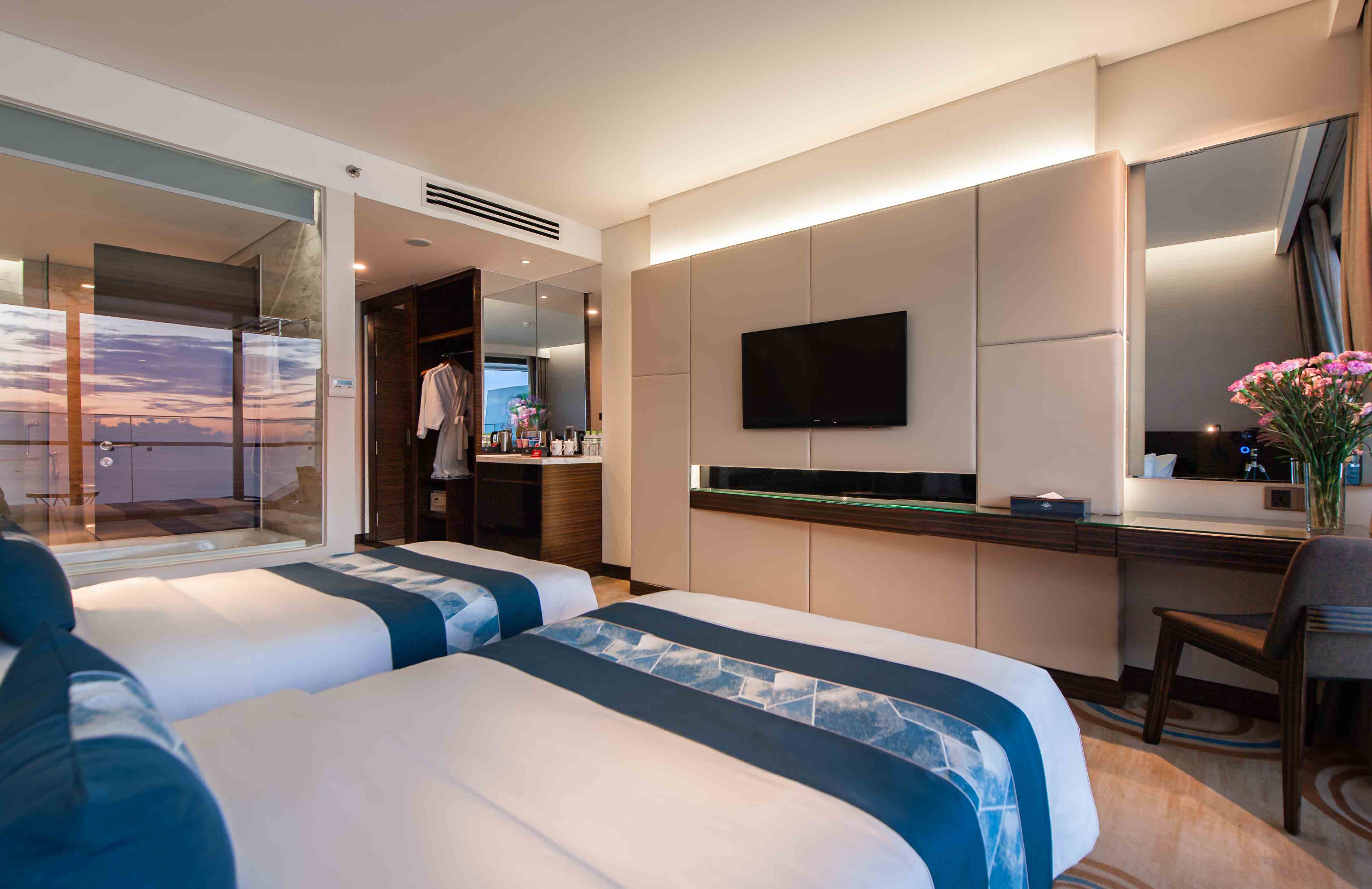 Premier Twin Oceanview Balcony